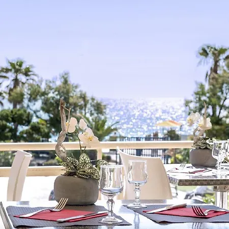 Отель Club Oustal Del Mar