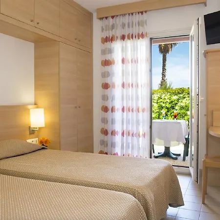 Отель Club Oustal Del Mar Ле-Лаванду